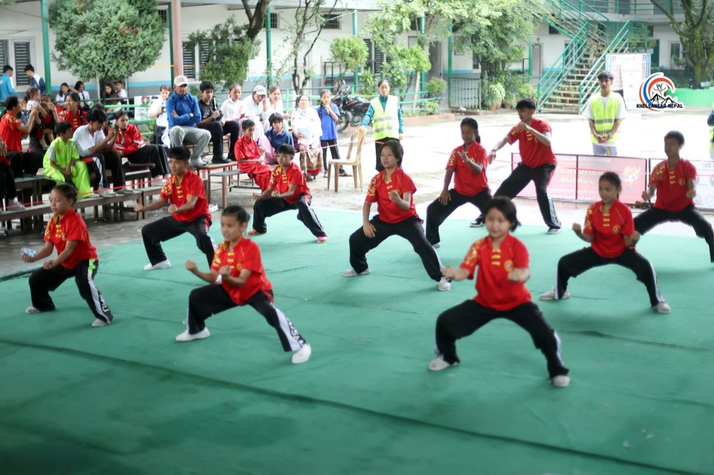 Group performance in low stance on green mat